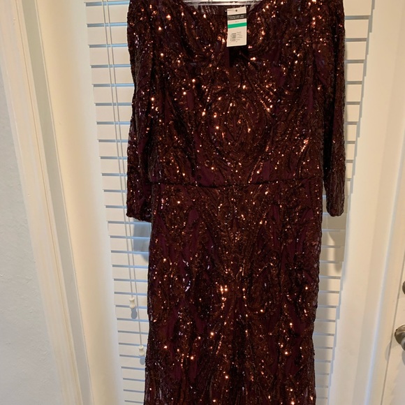 Red dress - Picture 3 of 3